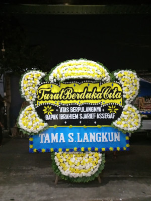 Papan Bunga Duka di Kampung Pondok